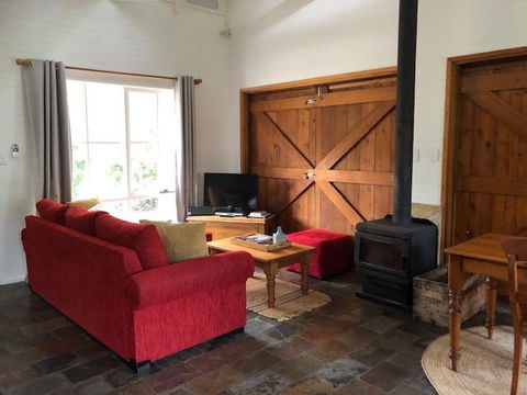 Arcadia - The Barn Cottage & Rosehill Cottage - Accommodation Gladstone 10
