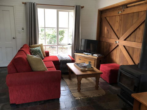 Arcadia - The Barn Cottage & Rosehill Cottage - Accommodation Gladstone 8