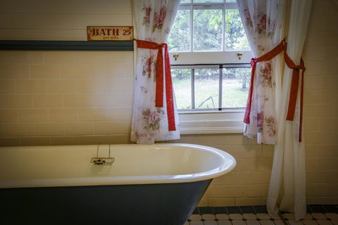 Arcadia - The Barn Cottage & Rosehill Cottage - Accommodation Gladstone 18
