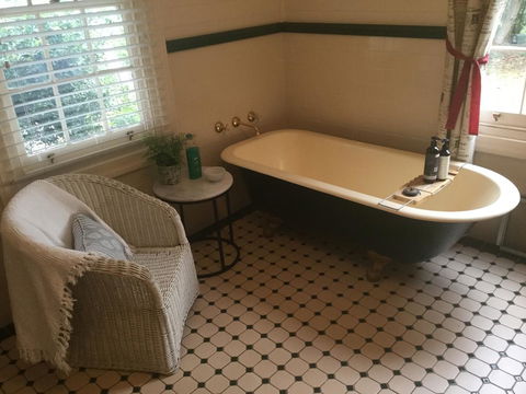 Arcadia - The Barn Cottage & Rosehill Cottage - Accommodation Gladstone 17