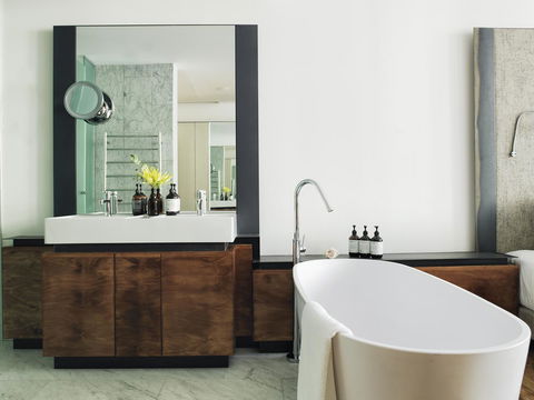 The Old Clare Hotel, Independent Collection By EVT - Accommodation Gladstone 3