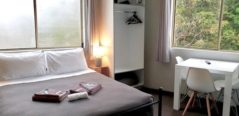 Manly Beachside Apartments - Accommodation Gladstone 11