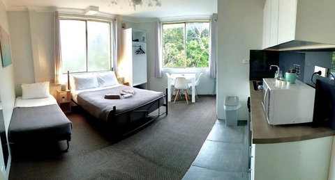 Manly Beachside Apartments - Accommodation Gladstone 8