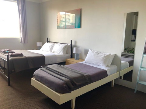 Manly Beachside Apartments - Accommodation Gladstone 1