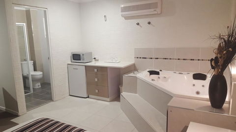 Coastal Bay Motel - Accommodation Gladstone 40