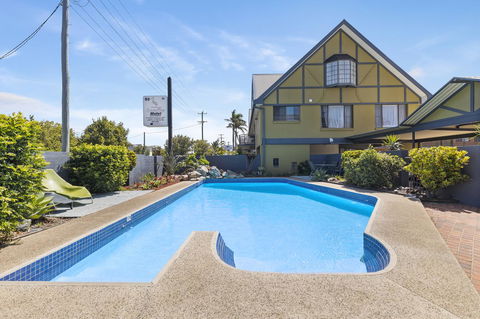Coastal Bay Motel - Accommodation Gladstone 1