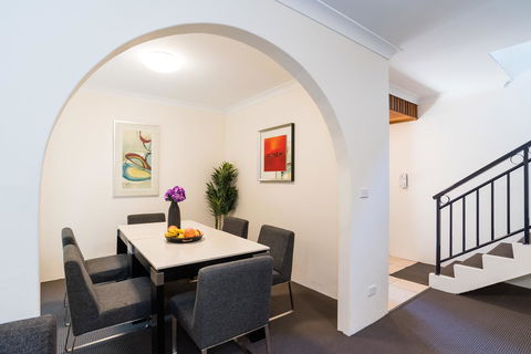 Eastwood Furnished Apartments - Accommodation Gladstone 5
