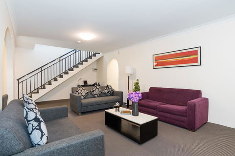 Eastwood Furnished Apartments - Accommodation Gladstone 3