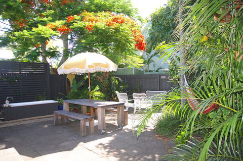 Gidget's Surf Shack - Accommodation Gladstone 0