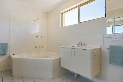 Baywatch Apartments Merimbula - Accommodation Gladstone 16