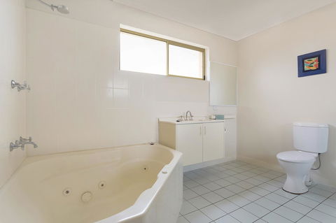 Baywatch Apartments Merimbula - Accommodation Gladstone 15