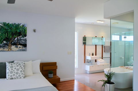 Casuarina Beachfront House - Hostie Properties - Accommodation Gladstone 8