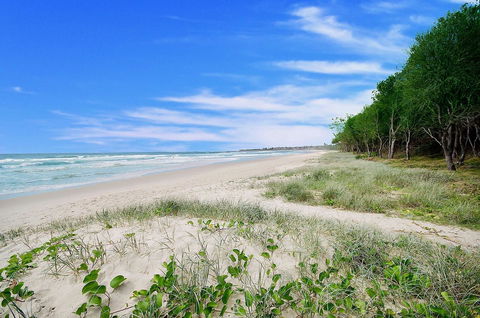 Casuarina Beachfront House - Hostie Properties - Accommodation Gladstone 2