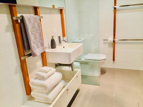 Casuarina Beachfront House - Hostie Properties - Accommodation Gladstone 5