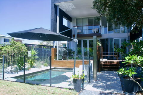 Casuarina Beachfront House - Hostie Properties - Accommodation Gladstone 4