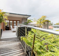 Family surf house 5 min walk to Manly beach - Accommodation Gladstone
