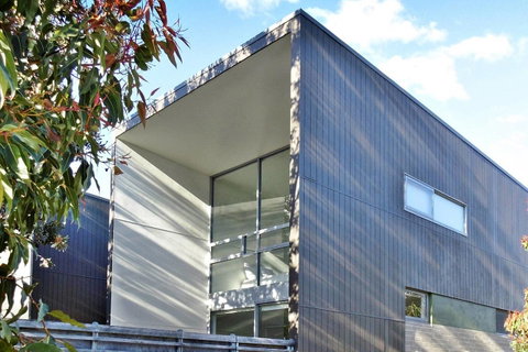 Coast 35 - Accommodation Gladstone 1