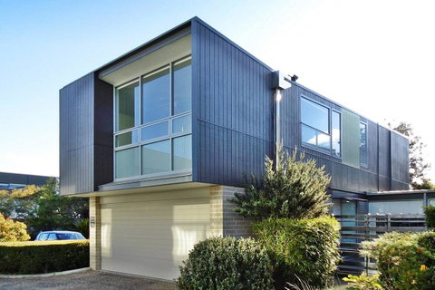 Coast 35 - Accommodation Gladstone 0