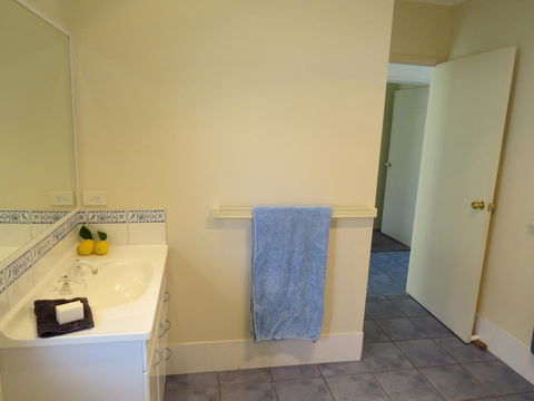 BlueWater Apartments - Accommodation Gladstone 22