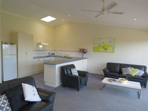 BlueWater Apartments - Accommodation Gladstone 25