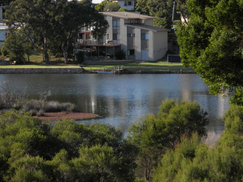 BlueWater Apartments - Accommodation Gladstone 8