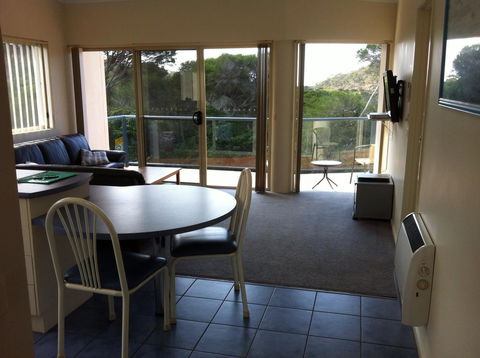 BlueWater Apartments - Accommodation Gladstone 12