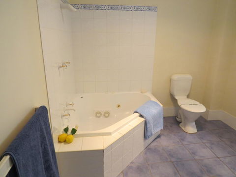 BlueWater Apartments - Accommodation Gladstone 23