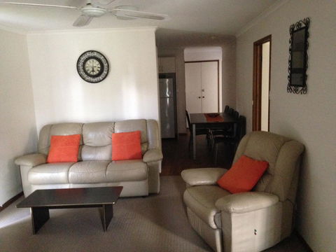 7 Melbourne Street - Accommodation Gladstone 7
