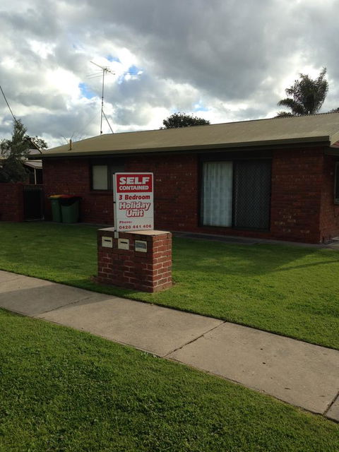 7 Melbourne Street - Accommodation Gladstone 0