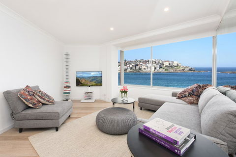 Right On Bondi - Accommodation Gladstone 0