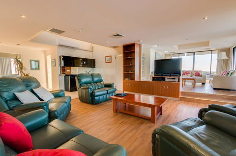 Pacific Towers Beach Resort - Accommodation Gladstone 23