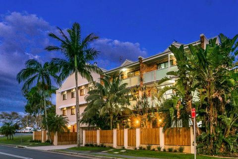 The Terraces Main Beach - Accommodation Gladstone 2