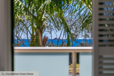 The Terraces Main Beach - Accommodation Gladstone 0