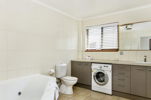 The Terraces Main Beach - Accommodation Gladstone 29