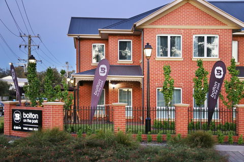 Best Western Plus Bolton On The Park - Accommodation Gladstone 1