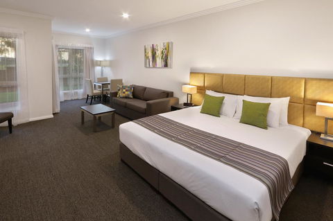 Best Western Plus Bolton On The Park - Accommodation Gladstone 6