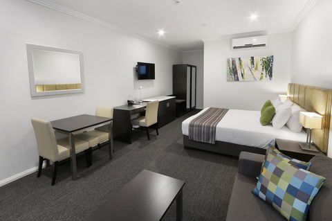 Best Western Plus Bolton On The Park - Accommodation Gladstone 8