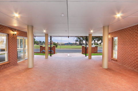 Best Western Plus Bolton On The Park - Accommodation Gladstone 14