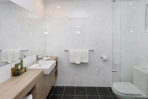 Best Western Plus Bolton On The Park - Accommodation Gladstone 10