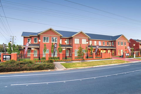 Best Western Plus Bolton On The Park - Accommodation Gladstone 0