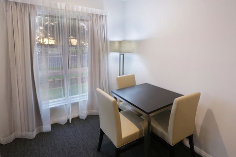 Best Western Plus Bolton On The Park - Accommodation Gladstone 7
