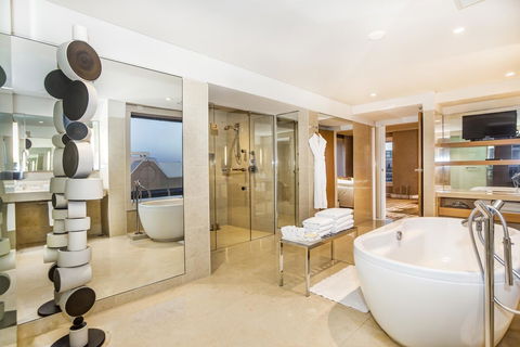 Hilton Sydney - Accommodation Gladstone 13