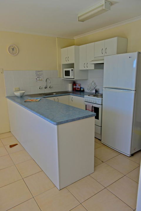 Beach House Holiday Apartments - Accommodation Gladstone 12