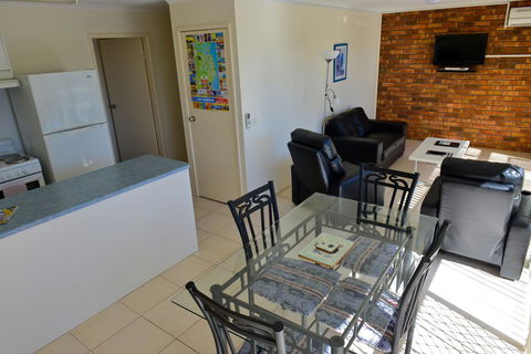 Beach House Holiday Apartments - Accommodation Gladstone 10