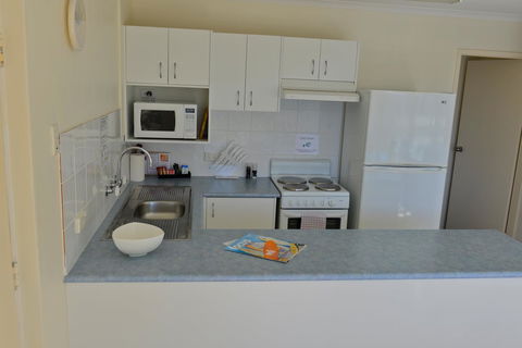 Beach House Holiday Apartments - Accommodation Gladstone 6