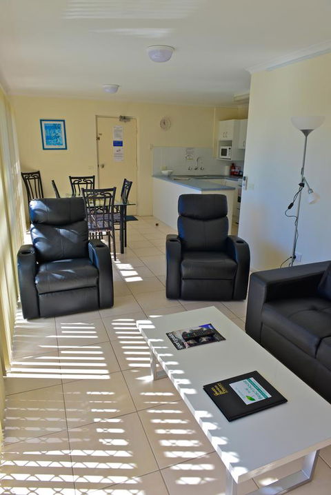 Beach House Holiday Apartments - Accommodation Gladstone 7