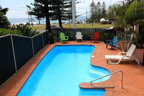 Beach House Holiday Apartments - Accommodation Gladstone 2