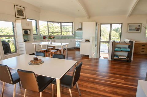 Valla's Beach House - Accommodation Gladstone 10