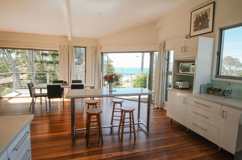 Valla's Beach House - Accommodation Gladstone 11