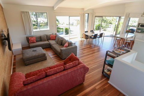 Valla's Beach House - Accommodation Gladstone 9